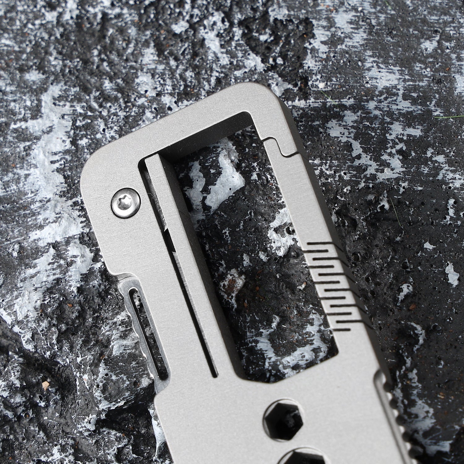 Titanium alloy buckle with VG10 folding knife