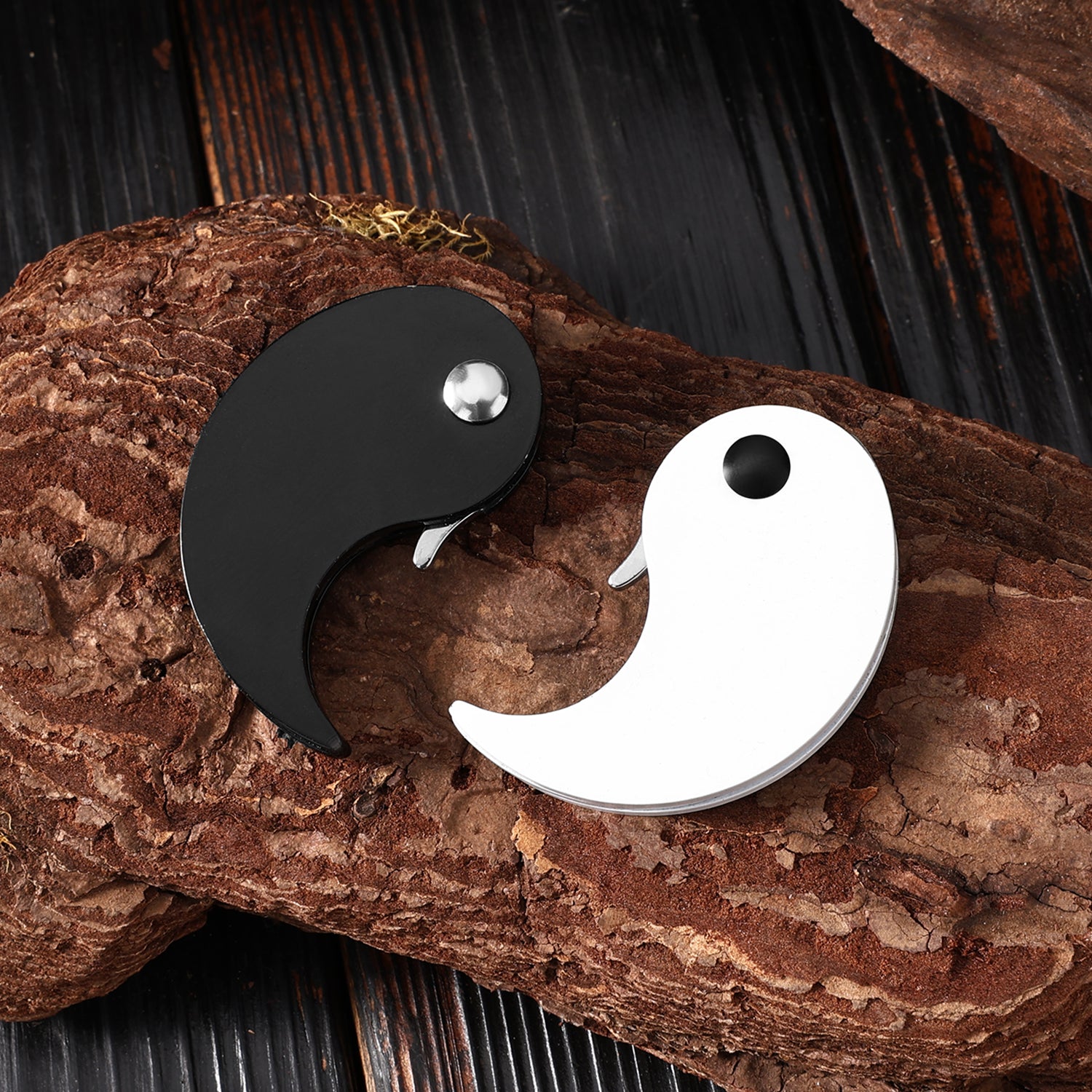 EDC pocket knife, unboxing knife. Features Tai Chi Bagua diagram elements, can be assembled into two knives.