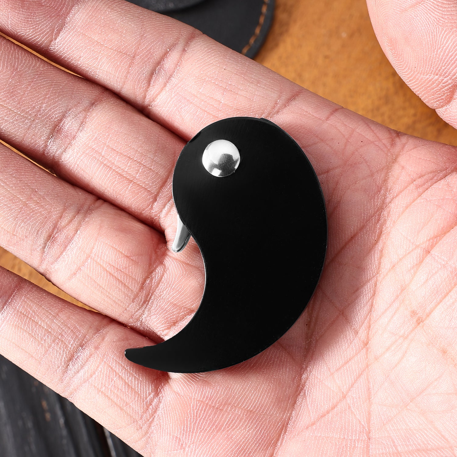 EDC pocket knife, unboxing knife. Features Tai Chi Bagua diagram elements, can be assembled into two knives.